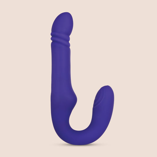 Eve's Ultimate Strapless Strap-on | thrusting